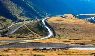 塔克拉玛干沙漠公路